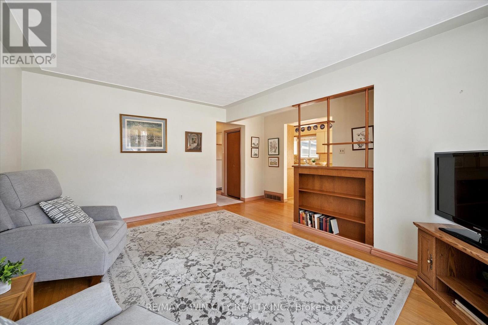 358 Southill Drive, Kitchener, Ontario  N2A 2R1 - Photo 8 - X12799772