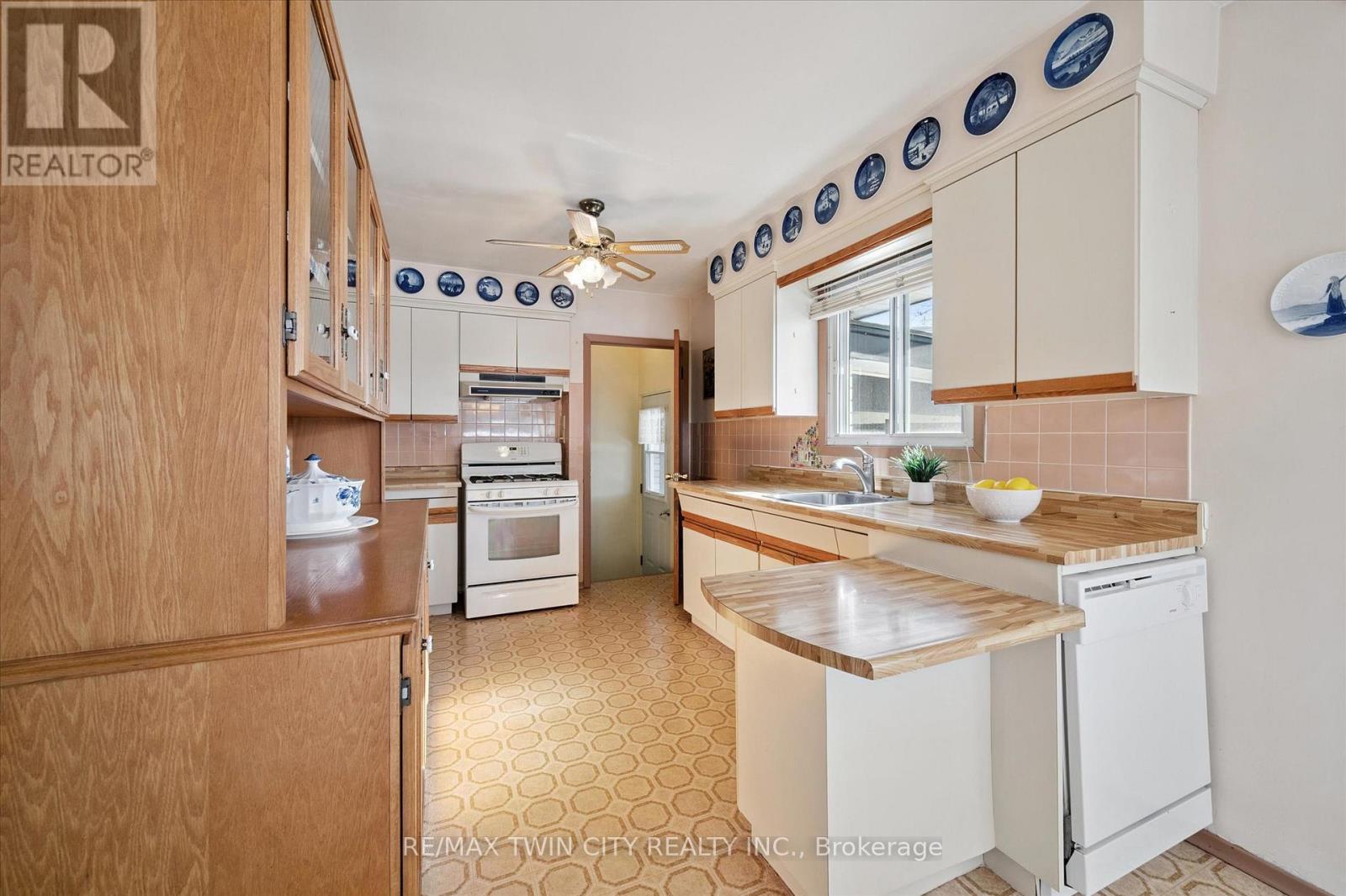 358 Southill Drive, Kitchener, Ontario  N2A 2R1 - Photo 9 - X12799772