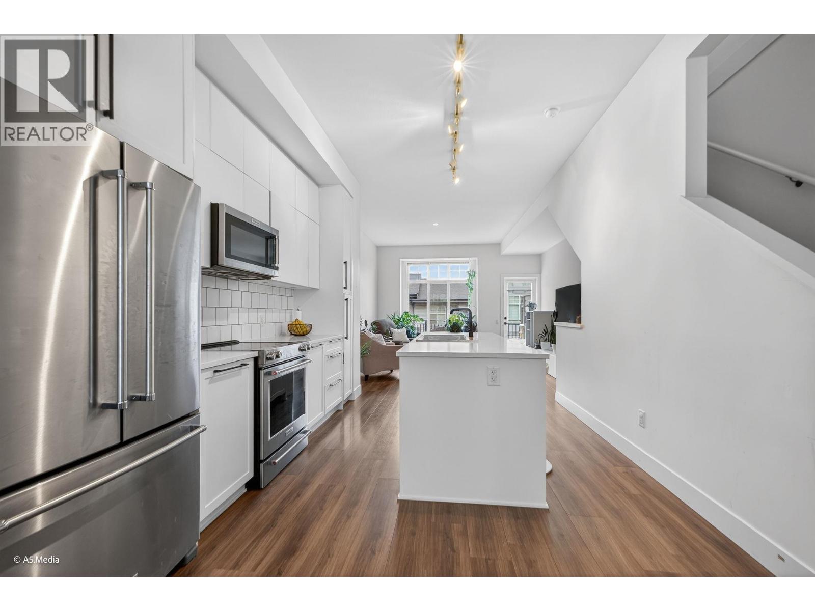 44 3552 Victoria Drive, Coquitlam, British Columbia  V3E 0N7 - Photo 2 - R3077634