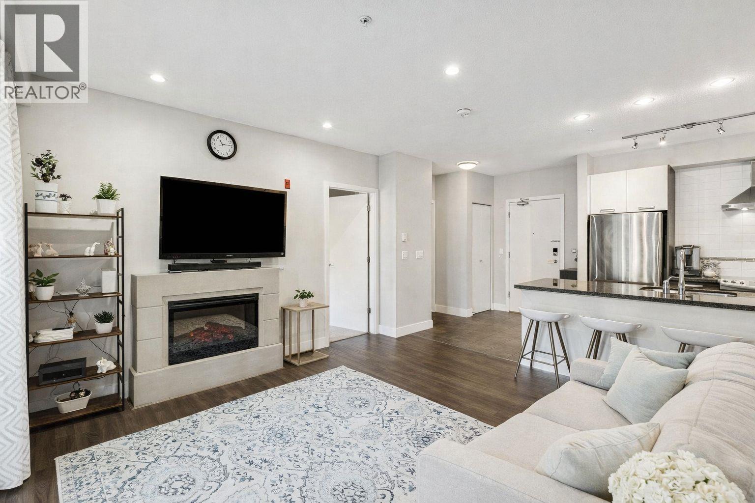 302 1273 MARINE DRIVE, North Vancouver, British Columbia