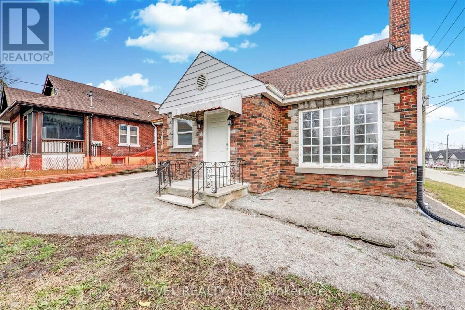 45 Fairbanks Street, Oshawa, Ontario  L1H 2L7 - Photo 3 - E12799866