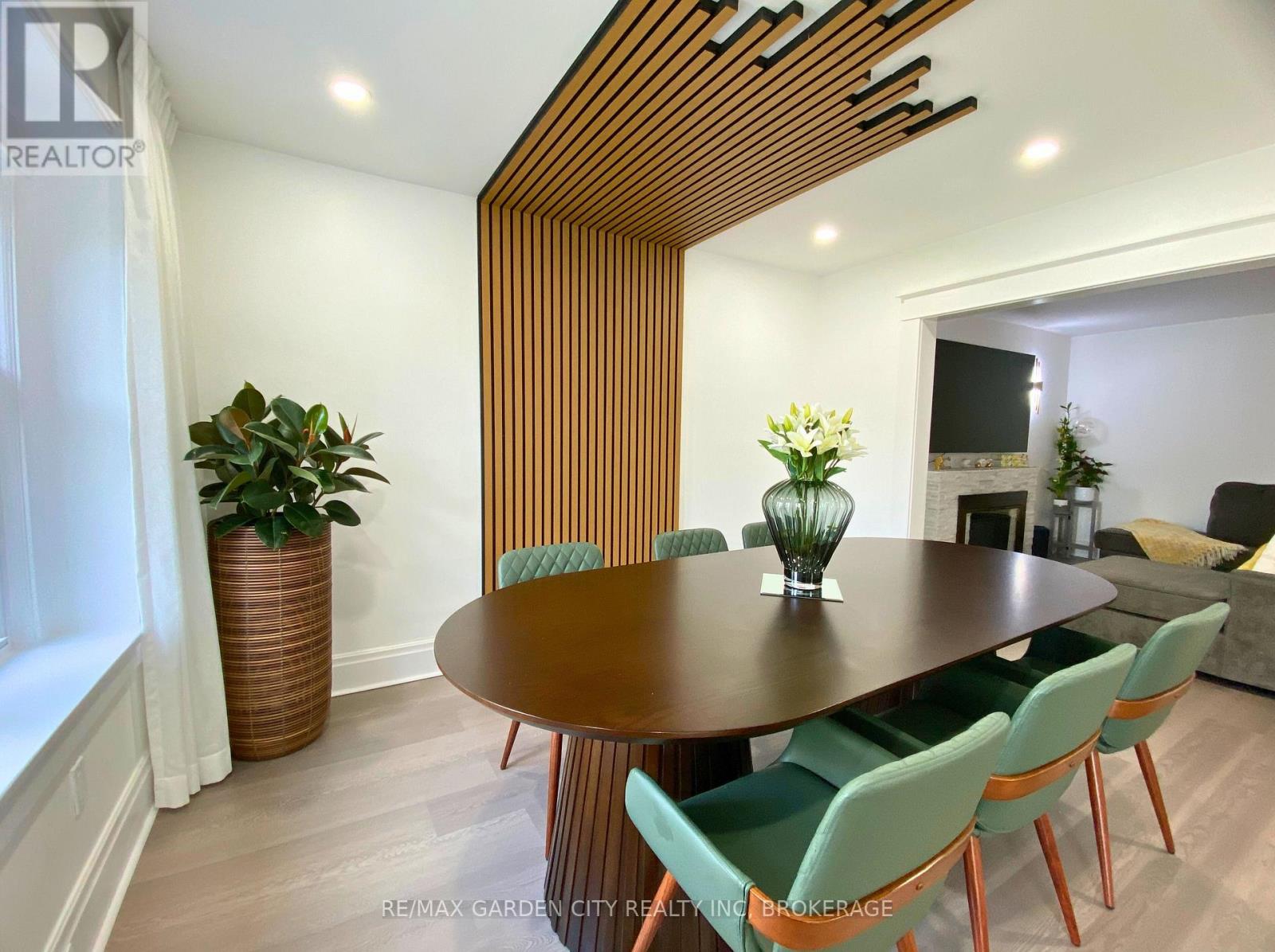 243 Geneva Street, St. Catharines, Ontario  L2R 4R2 - Photo 4 - X12667904