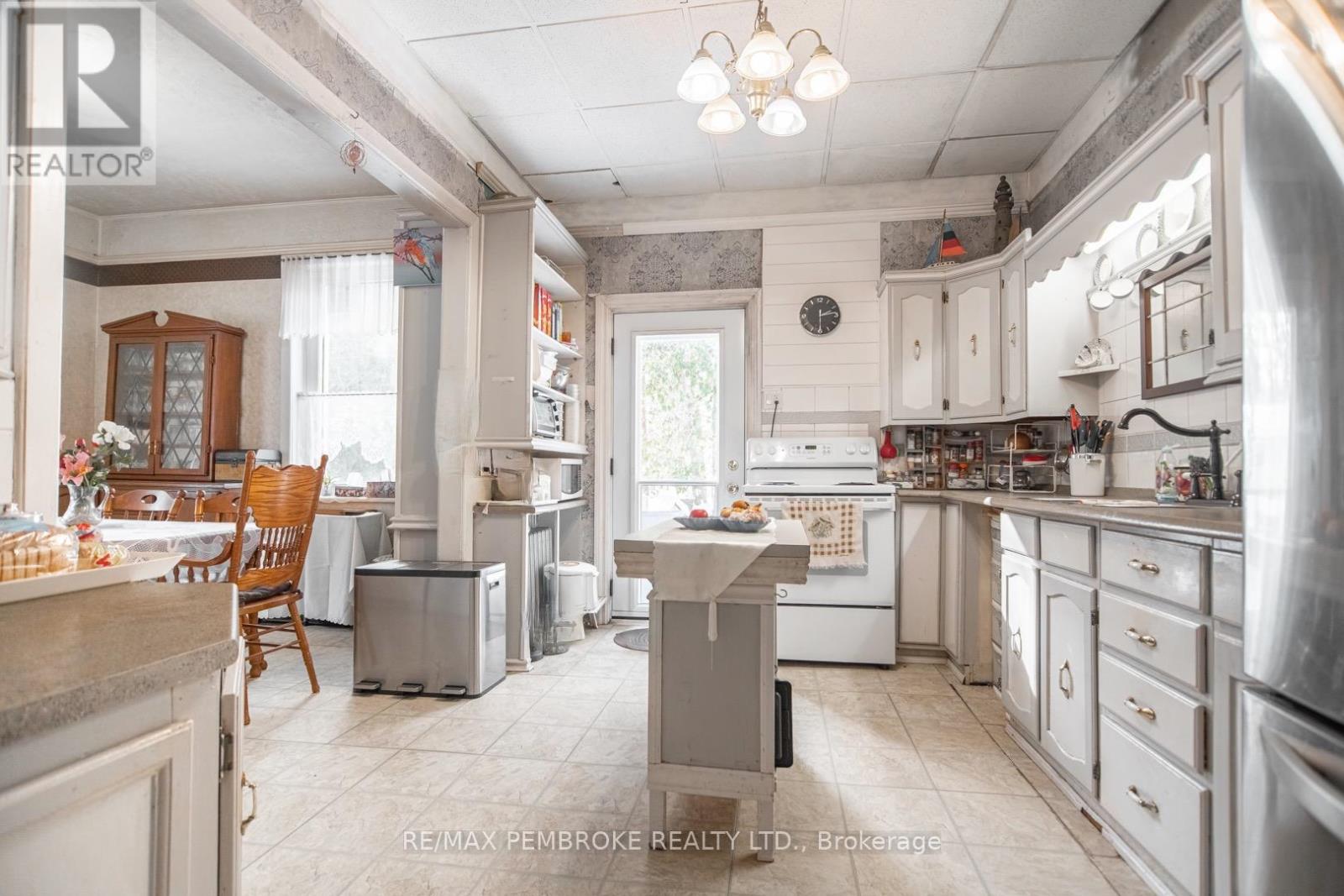 476 Airport Road, Petawawa, Ontario  K8A 6W7 - Photo 12 - X12799856