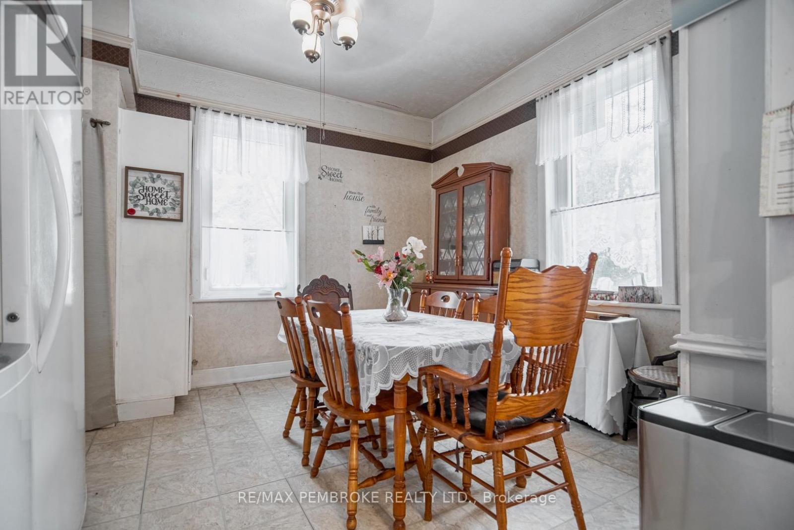 476 Airport Road, Petawawa, Ontario  K8A 6W7 - Photo 15 - X12799856