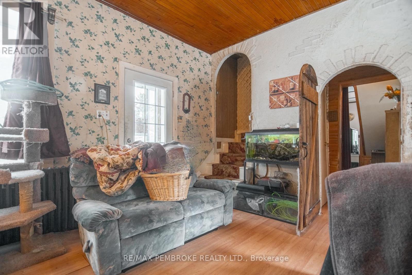 476 Airport Road, Petawawa, Ontario  K8A 6W7 - Photo 21 - X12799856