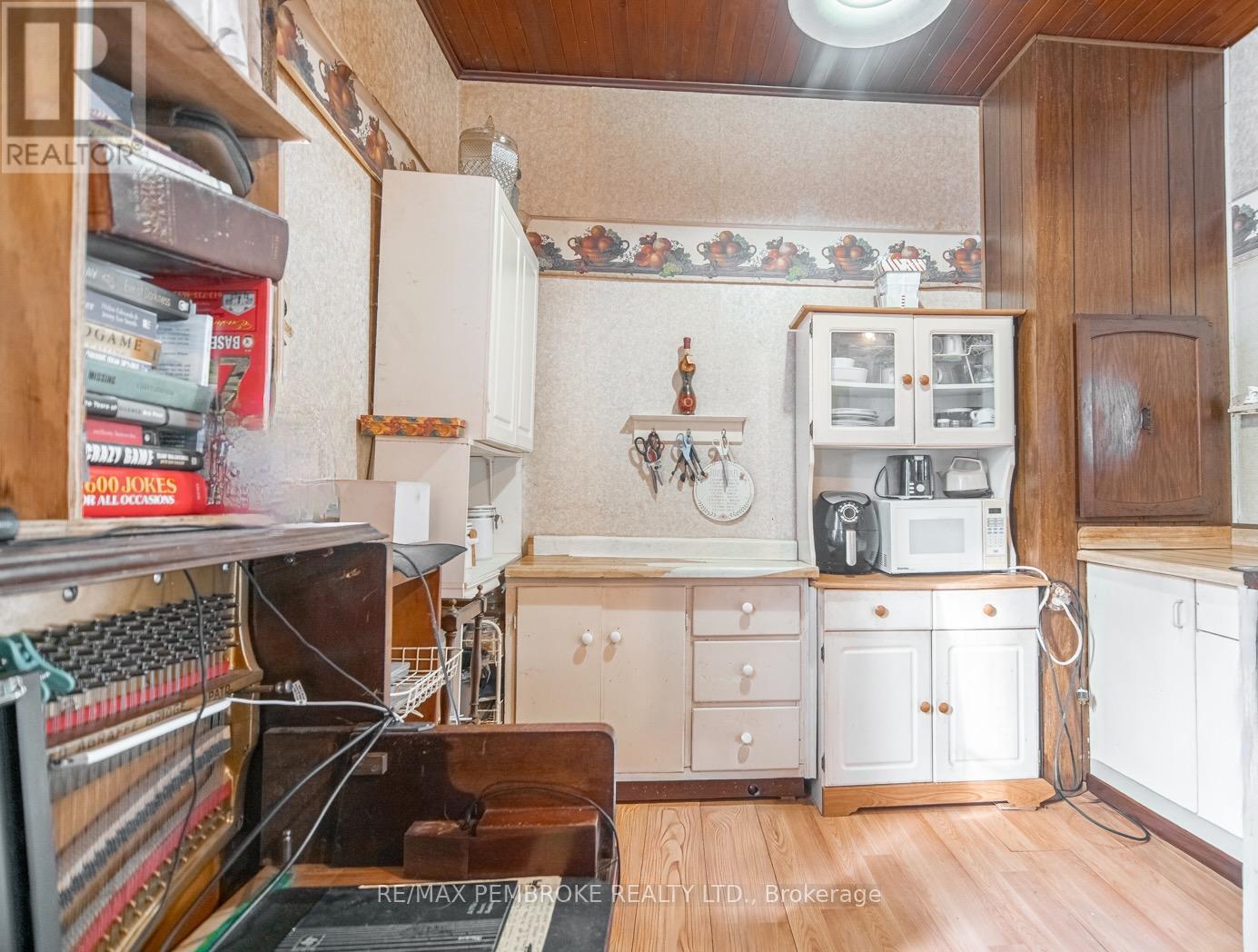 476 Airport Road, Petawawa, Ontario  K8A 6W7 - Photo 22 - X12799856