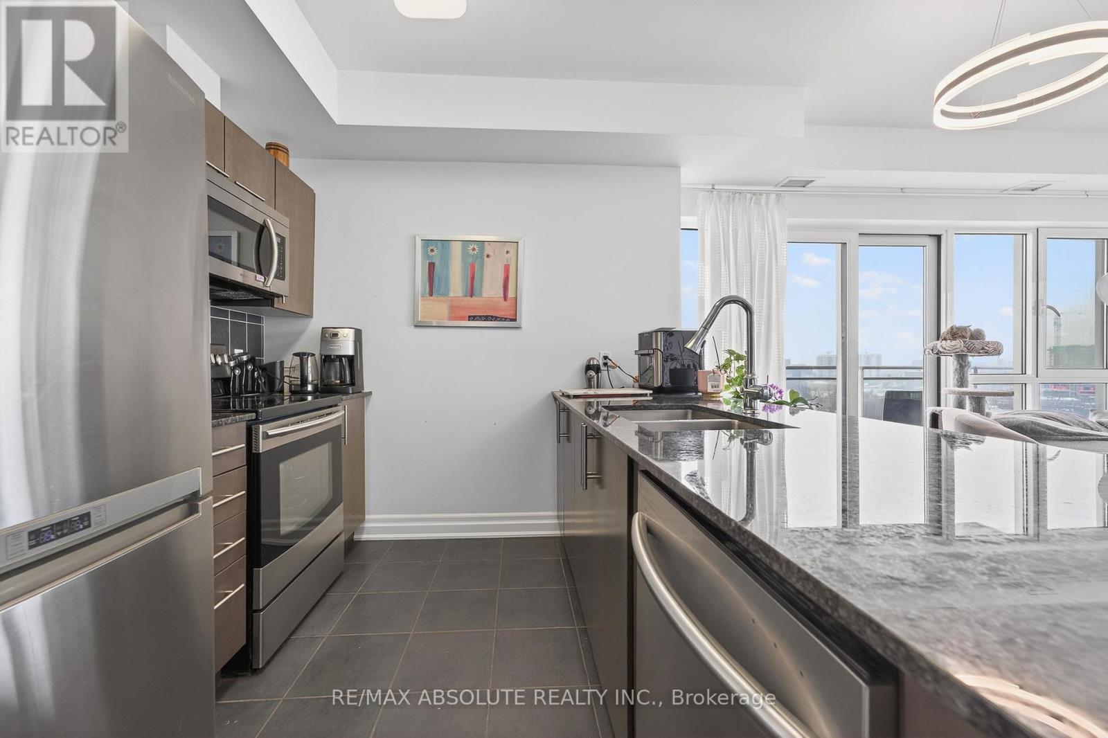 1209 - 90 Landry Street, Ottawa, Ontario  K1L 0A9 - Photo 5 - X12798470