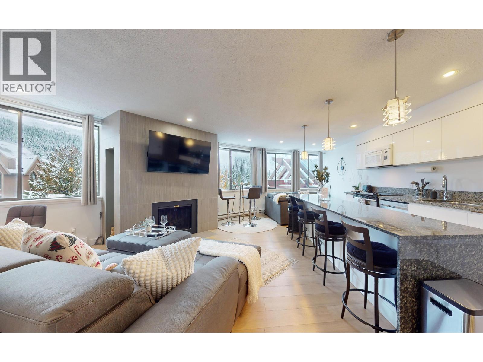 301 4111 Golfers Approach, Whistler, British Columbia  V8E 1A4 - Photo 1 - R3091283