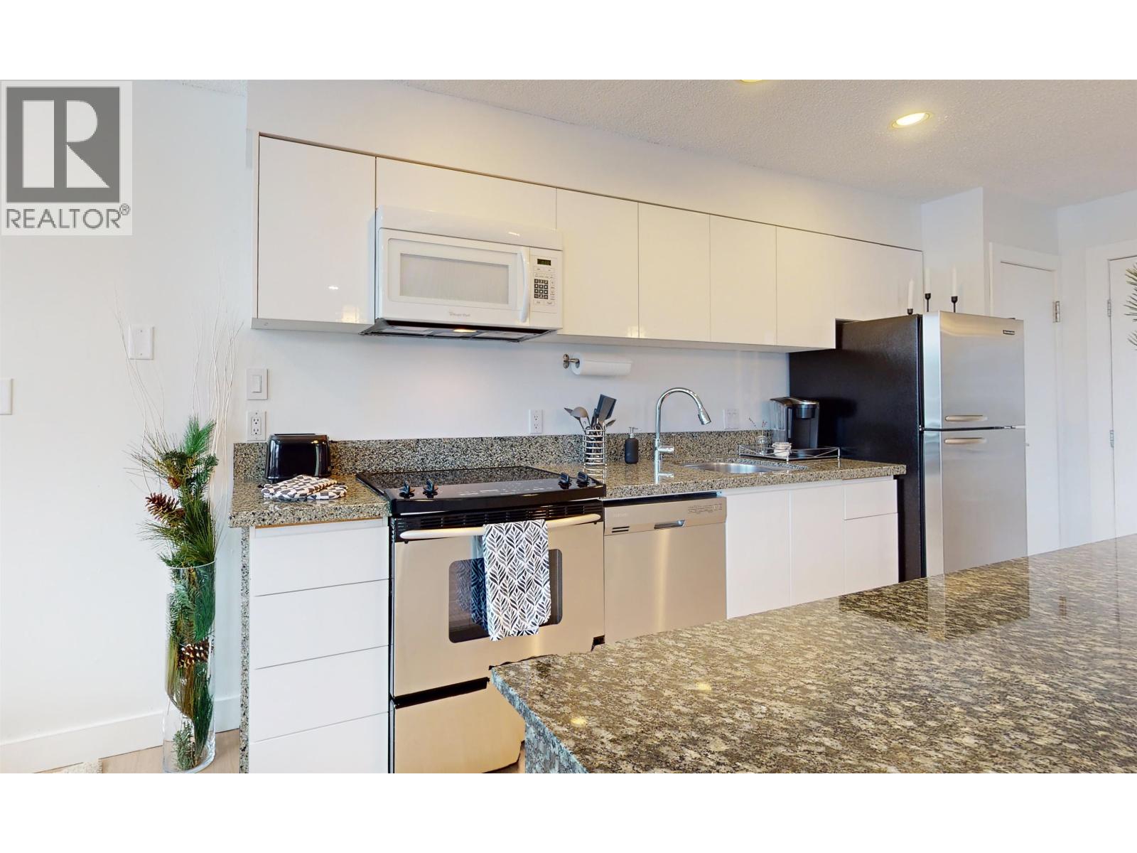 301 4111 Golfers Approach, Whistler, British Columbia  V8E 1A4 - Photo 15 - R3091283