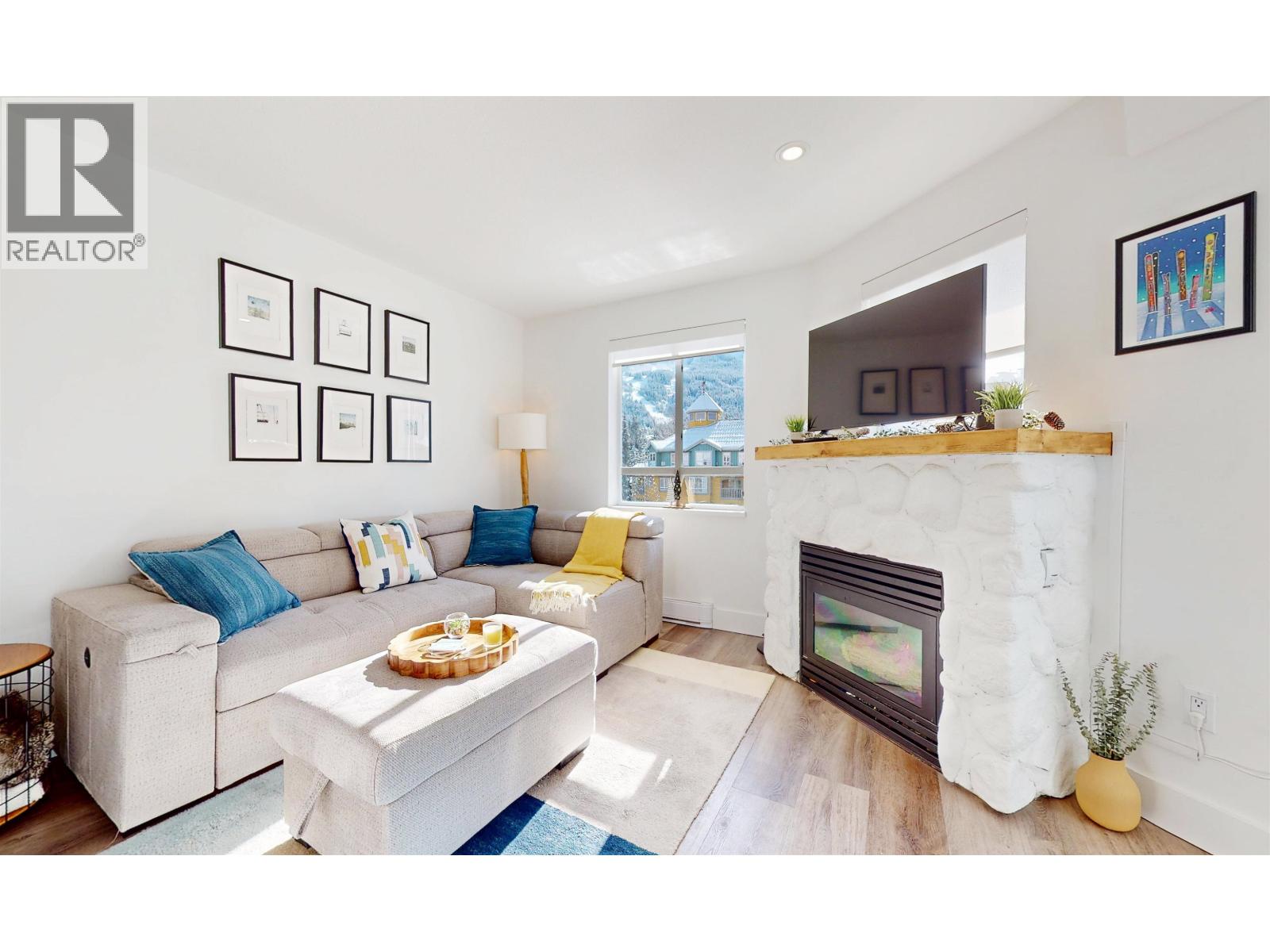 449 4314 Main Street, Whistler, British Columbia  V8E 1A8 - Photo 1 - R3091284