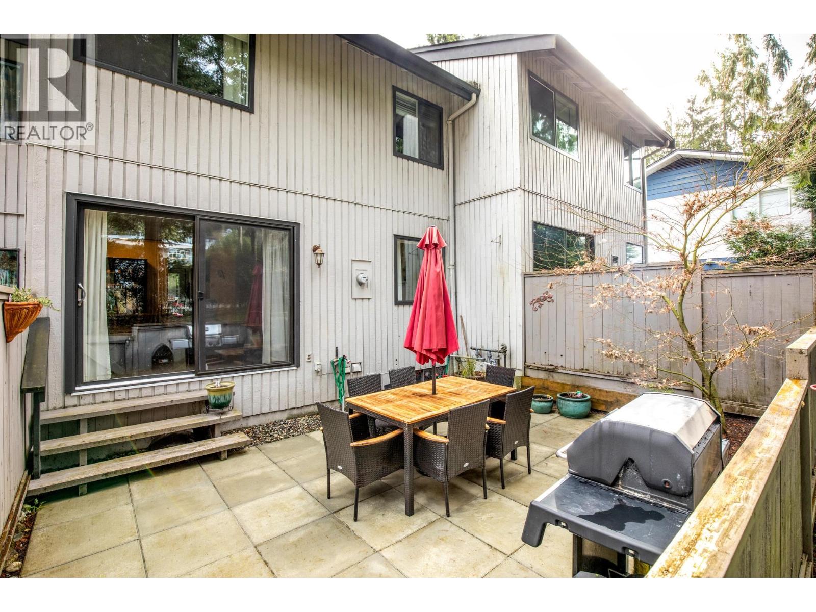 2060 Deep Cove Crescent, North Vancouver, British Columbia  V7G 1T2 - Photo 2 - R3091286