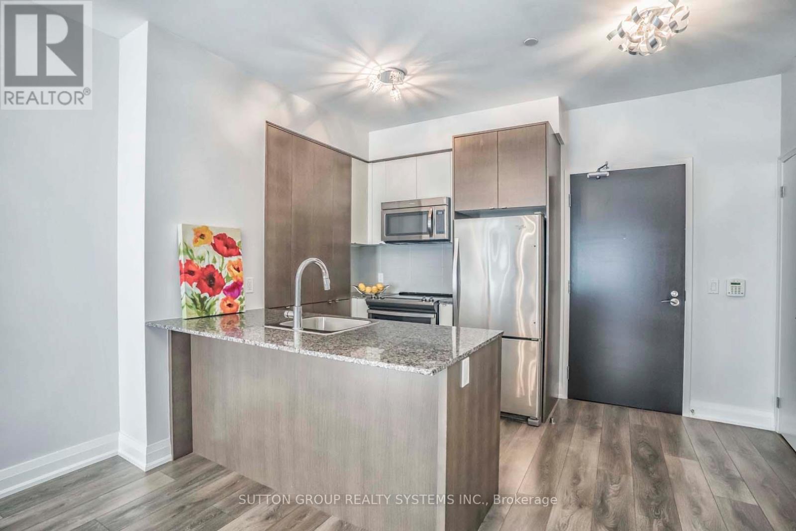 112 - 9 Valhalla Inn Road, Toronto, Ontario  M9B 1S9 - Photo 11 - W12799854