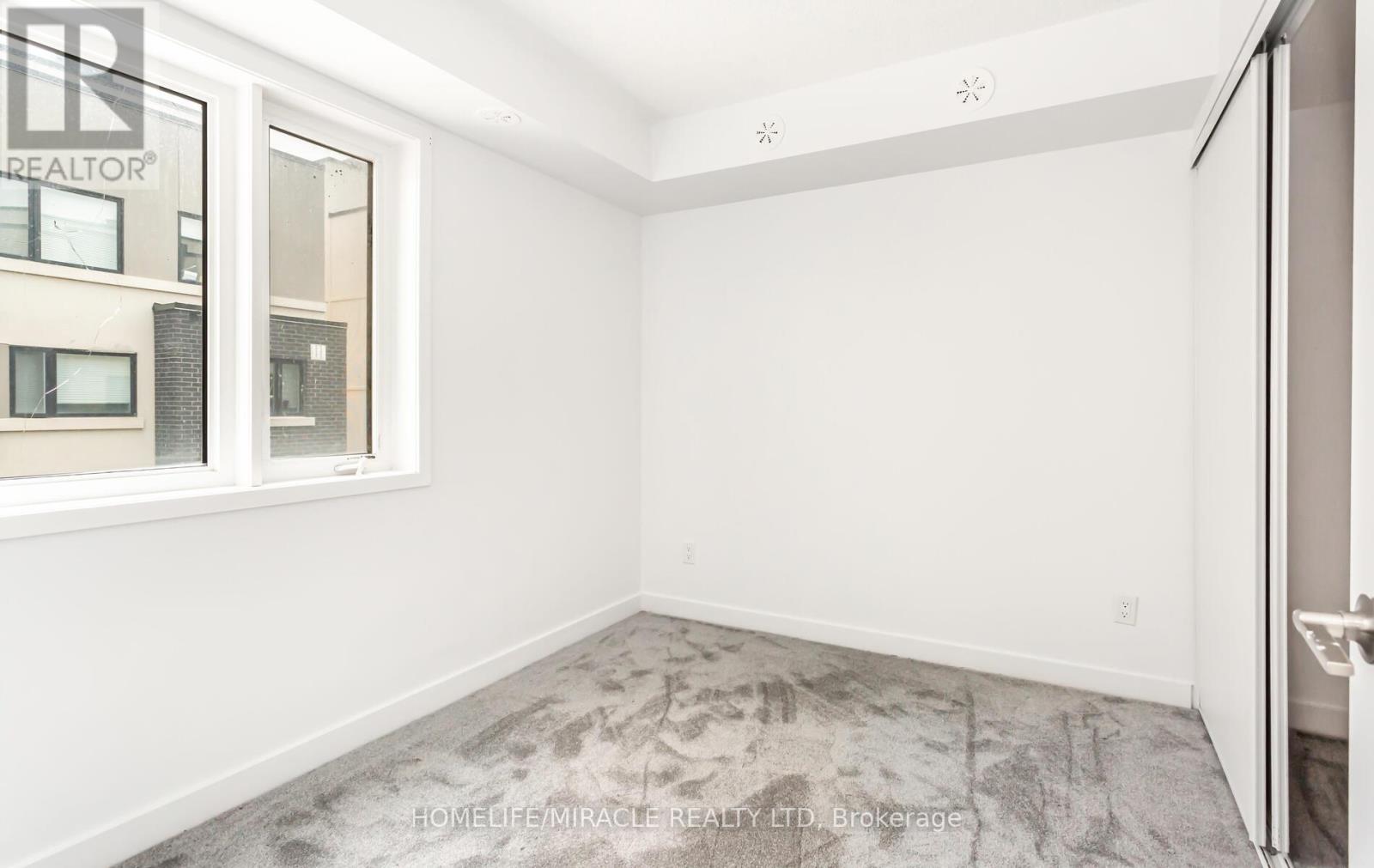 203 - 1137 Cooke Boulevard, Burlington, Ontario L7T 0C3 - Photo 5 - W12799864