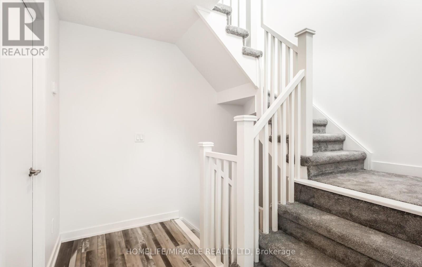 203 - 1137 Cooke Boulevard, Burlington, Ontario L7T 0C3 - Photo 6 - W12799864