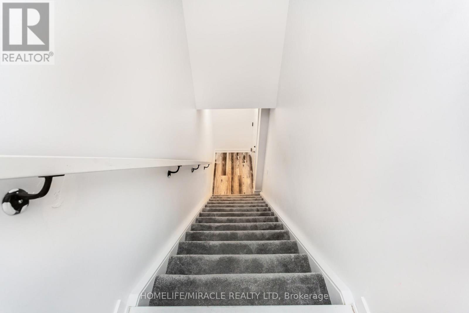 203 - 1137 Cooke Boulevard, Burlington, Ontario L7T 0C3 - Photo 7 - W12799864