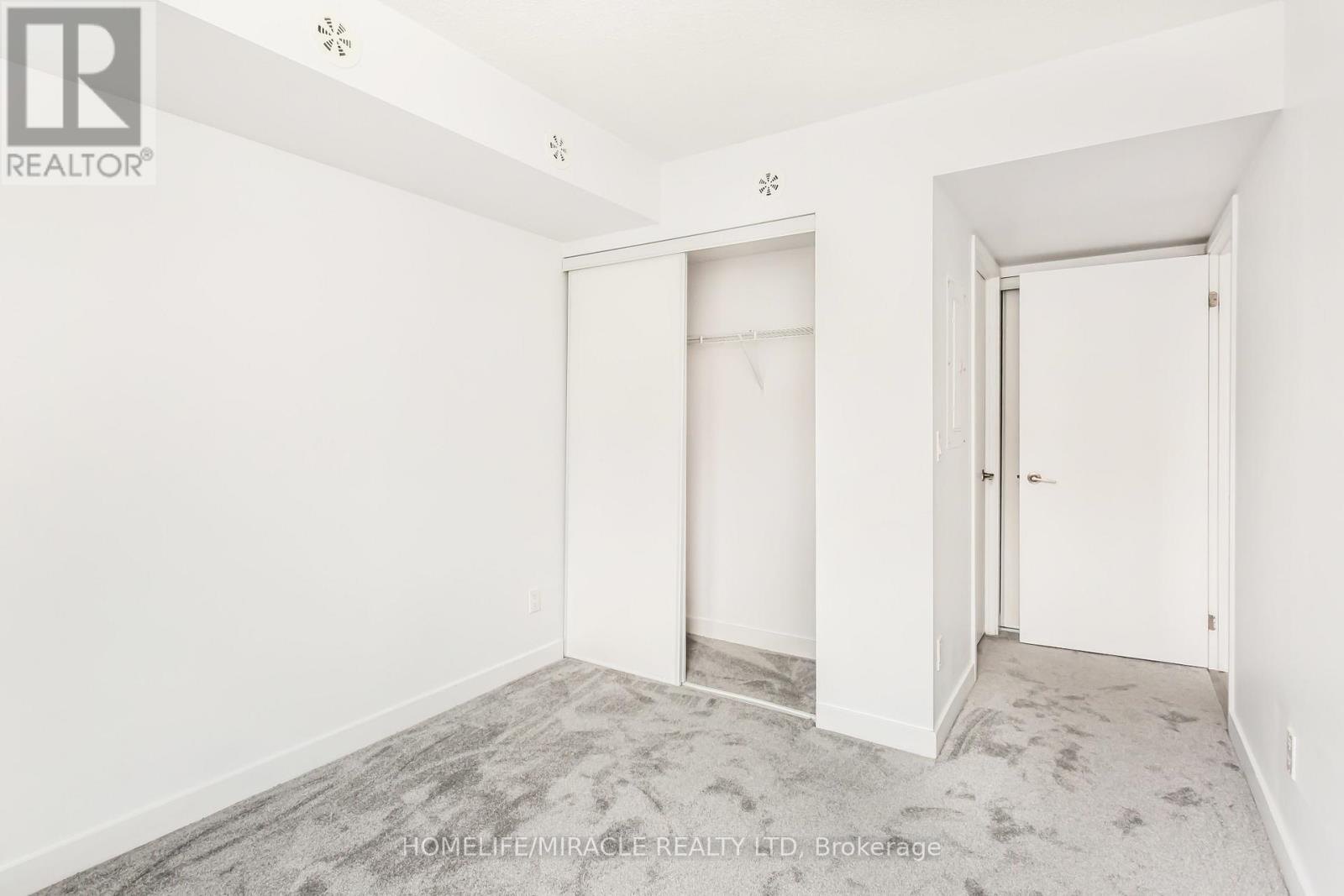 203 - 1137 Cooke Boulevard, Burlington, Ontario L7T 0C3 - Photo 8 - W12799864