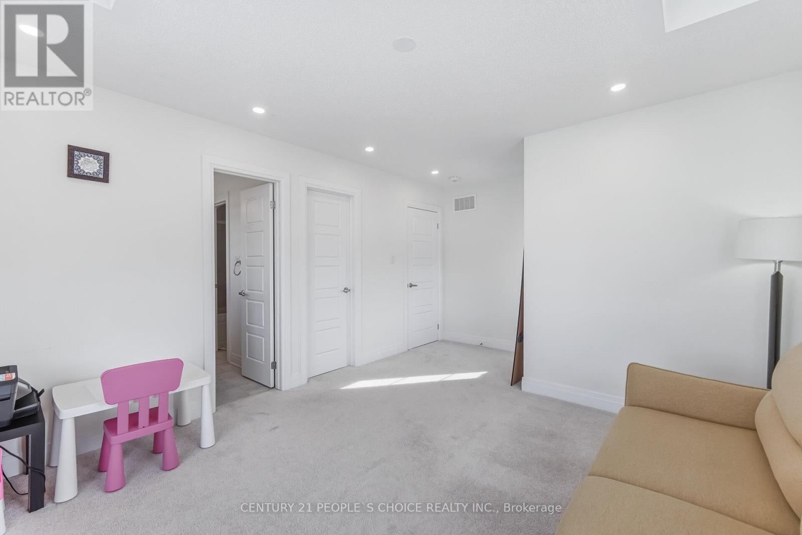 Upper - 744 Kennedy Circle W, Milton, Ontario  L9E 1R9 - Photo 37 - W12799874