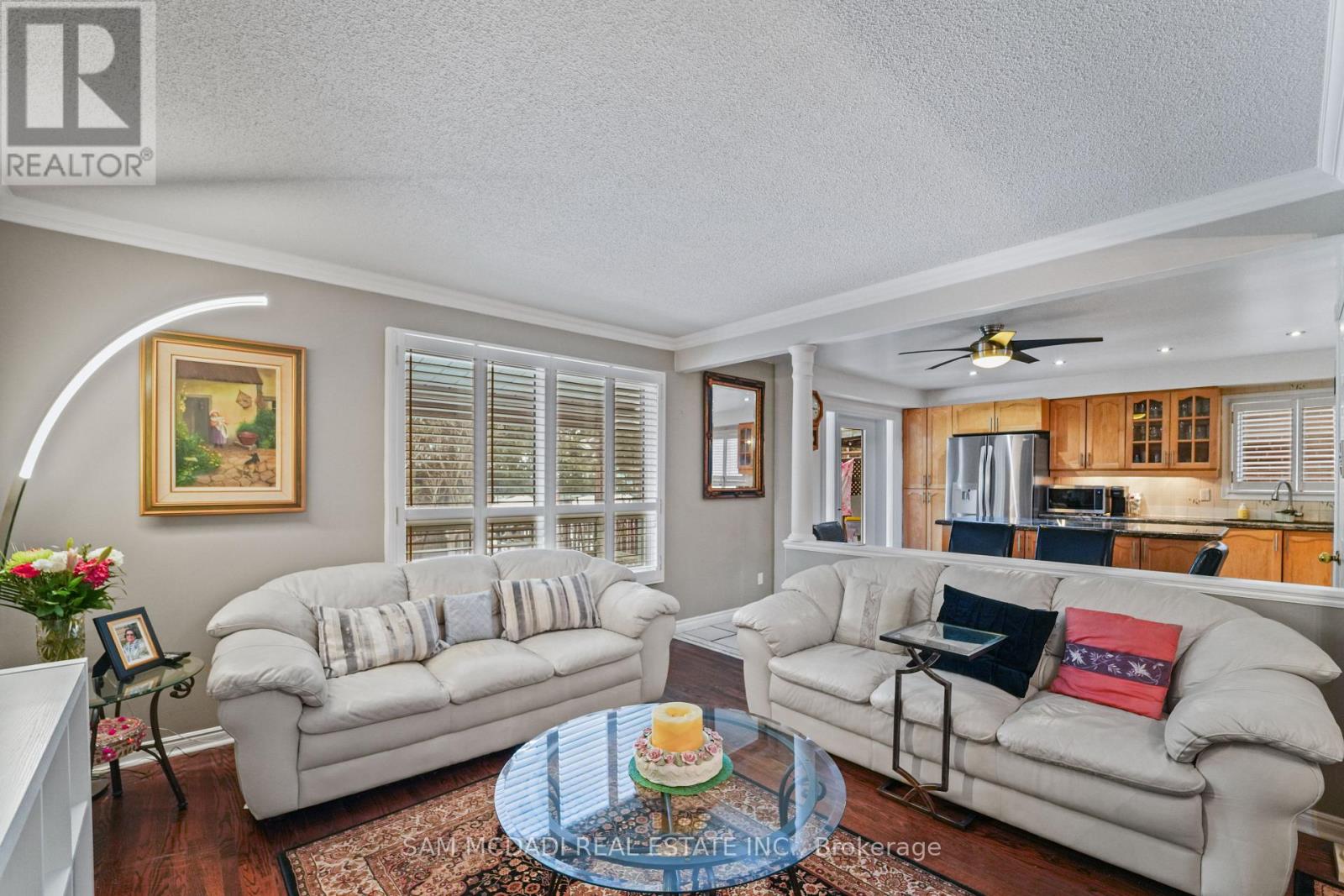 1004 Queensbridge Drive, Mississauga, Ontario  L5C 3R1 - Photo 13 - W12799876