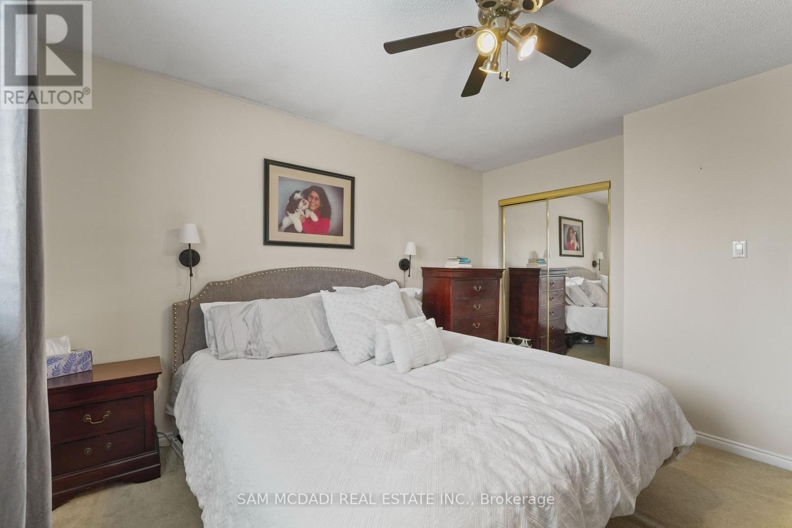 1004 Queensbridge Drive, Mississauga, Ontario  L5C 3R1 - Photo 17 - W12799876