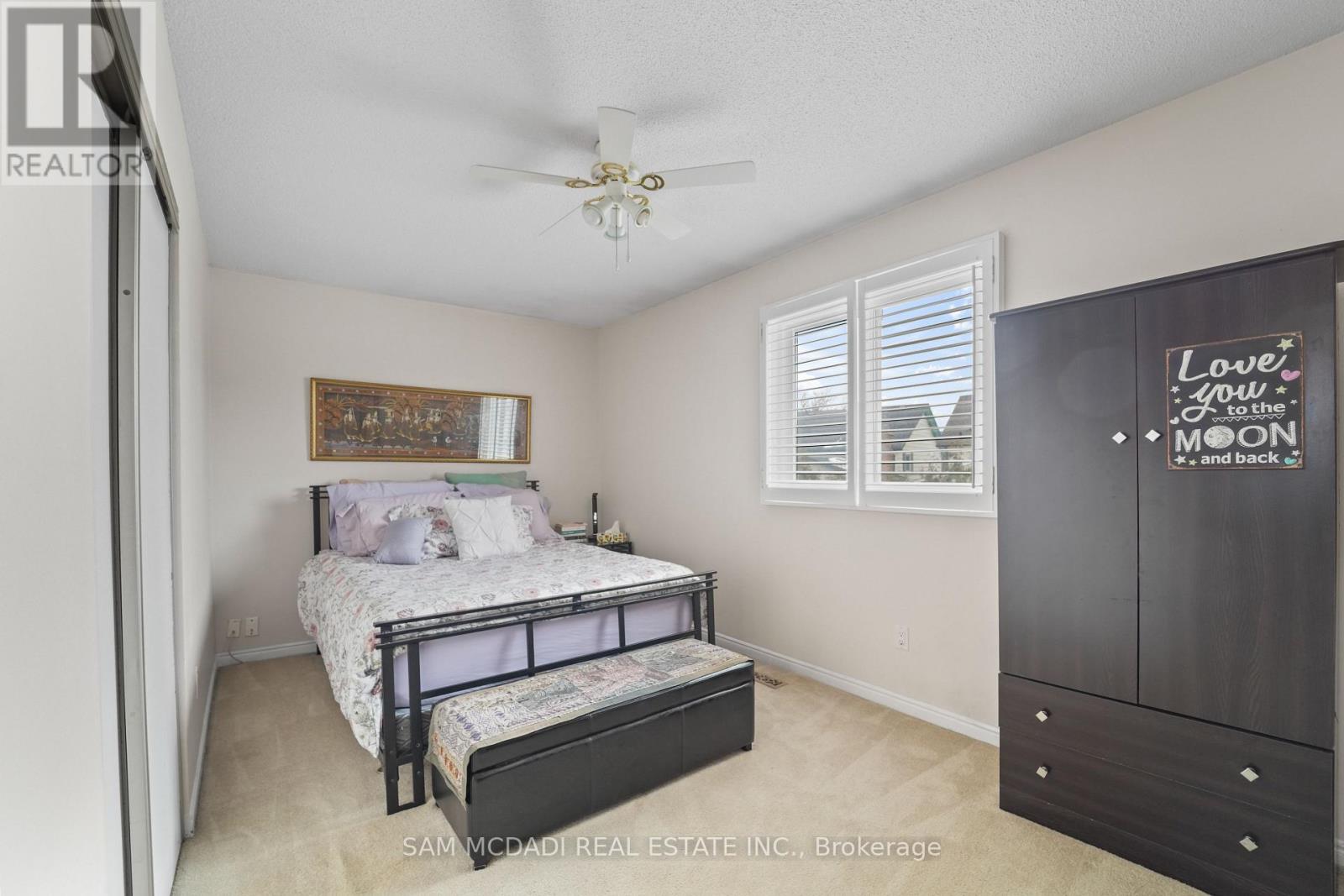 1004 Queensbridge Drive, Mississauga, Ontario  L5C 3R1 - Photo 18 - W12799876