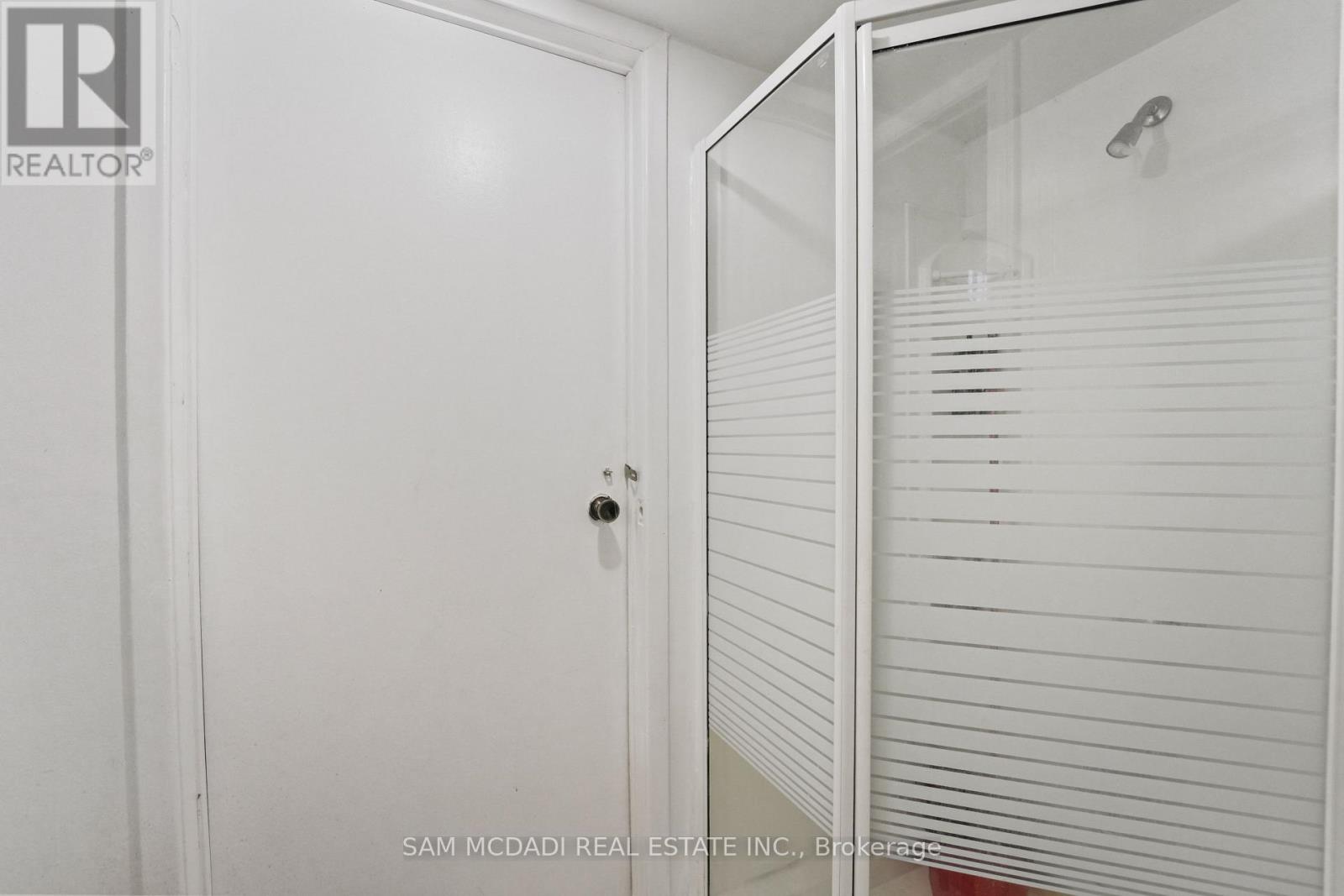 1004 Queensbridge Drive, Mississauga, Ontario  L5C 3R1 - Photo 36 - W12799876