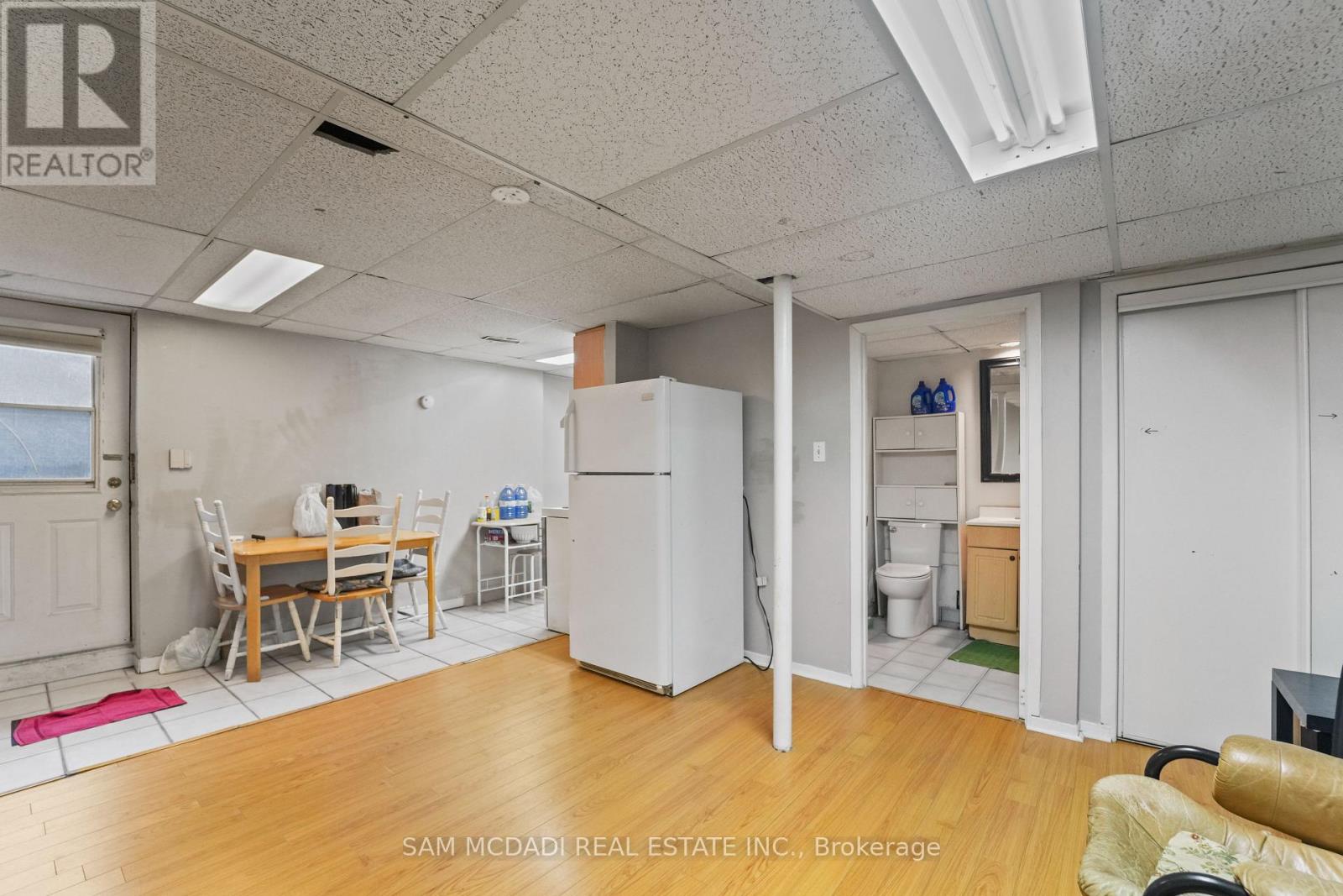 1004 Queensbridge Drive, Mississauga, Ontario  L5C 3R1 - Photo 40 - W12799876