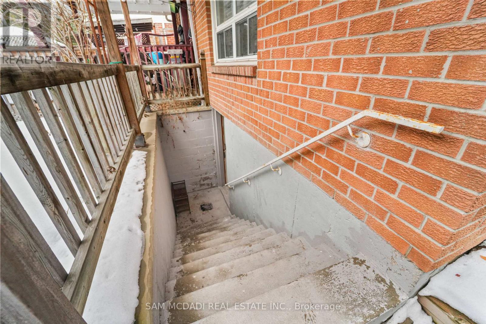 1004 Queensbridge Drive, Mississauga, Ontario  L5C 3R1 - Photo 45 - W12799876