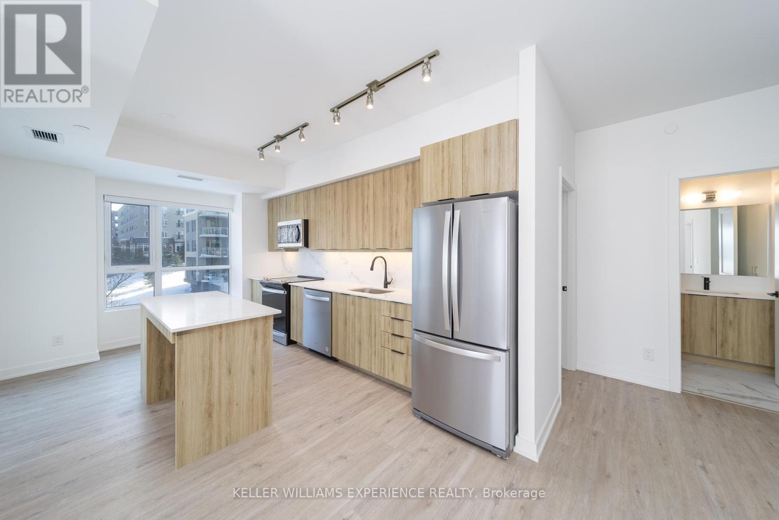 206 - 56 Lakeside Terrace, Barrie (Little Lake), Ontario  L4M 0L4 - Photo 5 - S12798390