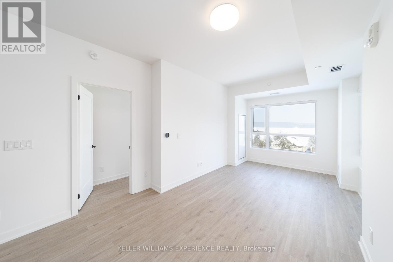 206 - 56 Lakeside Terrace, Barrie (Little Lake), Ontario  L4M 0L4 - Photo 11 - S12798390