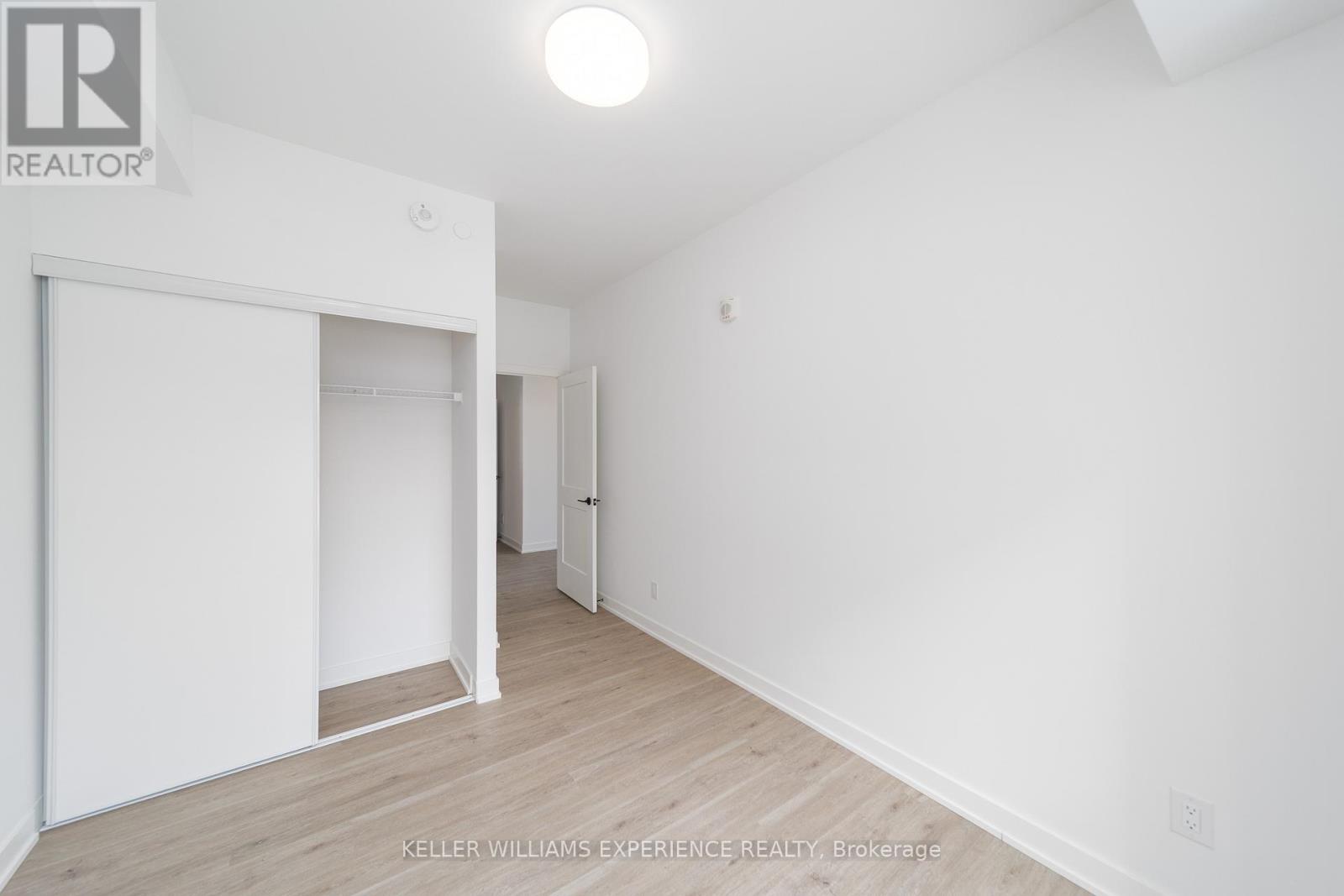 206 - 56 Lakeside Terrace, Barrie (Little Lake), Ontario  L4M 0L4 - Photo 21 - S12798390