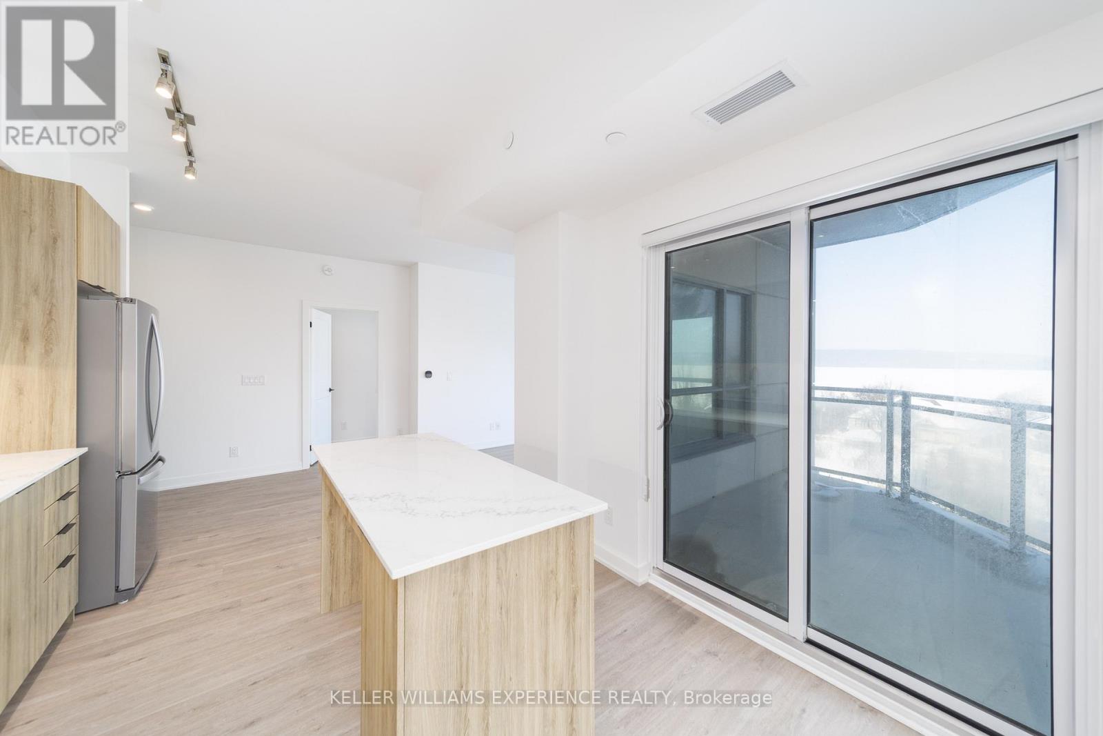 206 - 56 Lakeside Terrace, Barrie (Little Lake), Ontario  L4M 0L4 - Photo 6 - S12798390