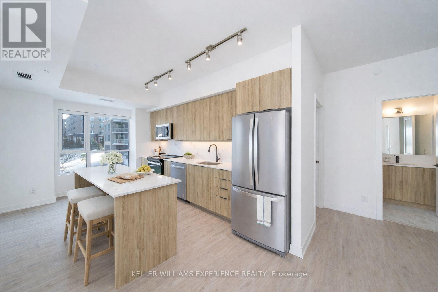 206 - 56 Lakeside Terrace, Barrie (Little Lake), Ontario  L4M 0L4 - Photo 4 - S12798390