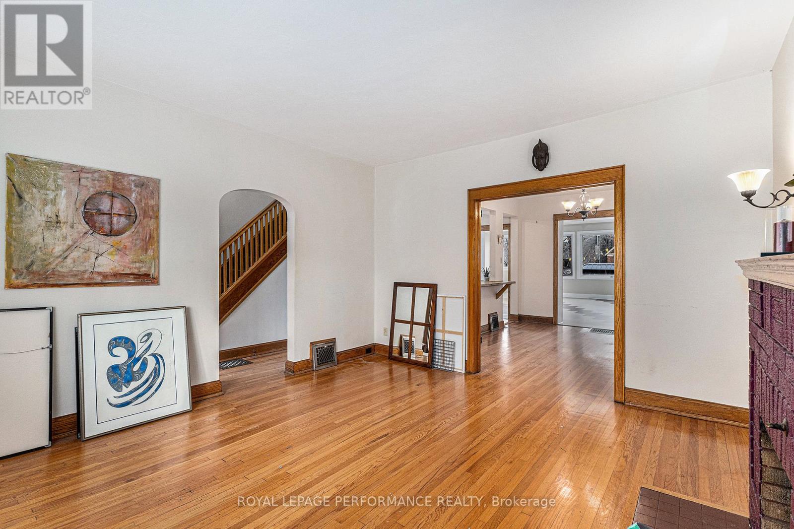 107 Russell Avenue, Ottawa, Ontario  K1N 7X2 - Photo 3 - X12800000