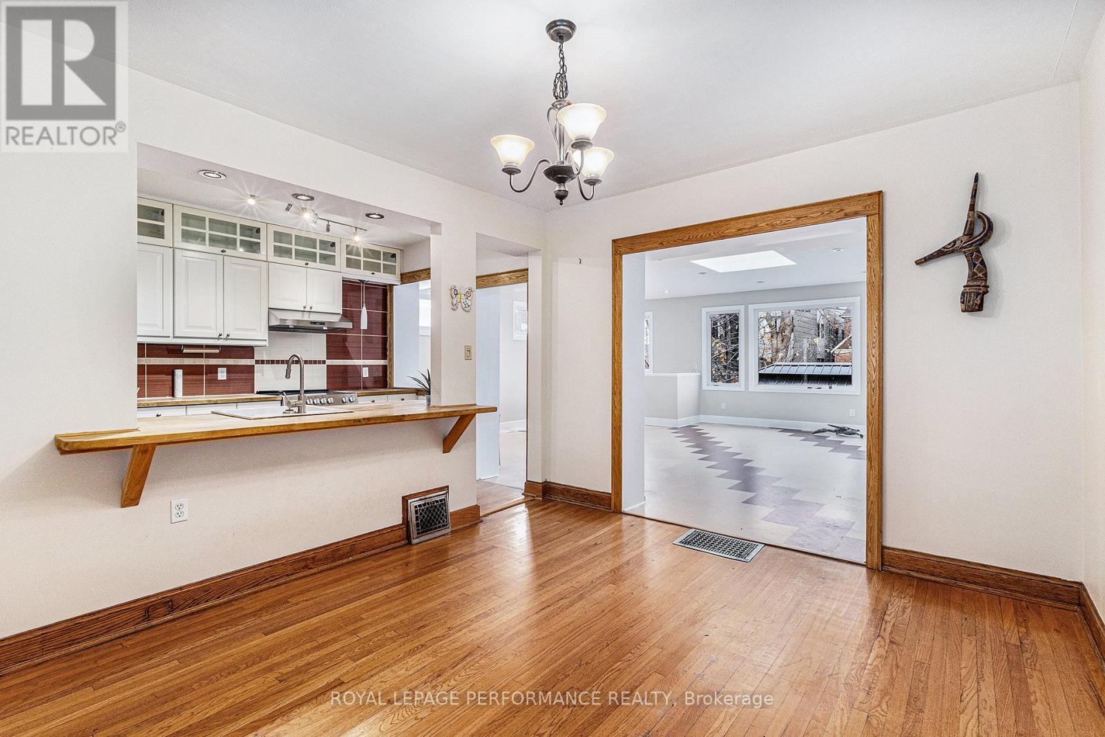 107 Russell Avenue, Ottawa, Ontario  K1N 7X2 - Photo 6 - X12800000