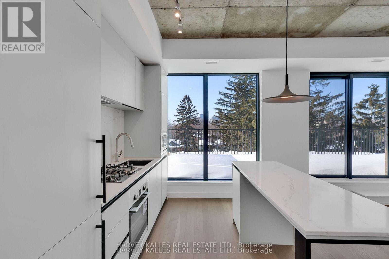 610 - 1720 Bayview Avenue, Toronto, Ontario  M4G 3C4 - Photo 2 - C12799964