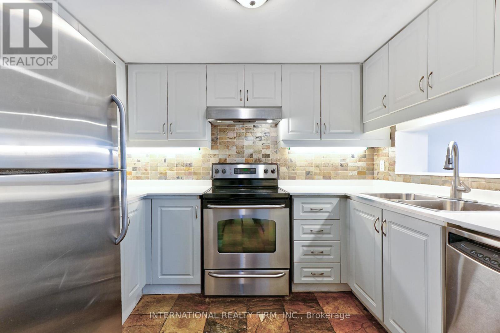 716 - 711 Bay St Street, Toronto, Ontario  M5G 2J8 - Photo 6 - C12800004