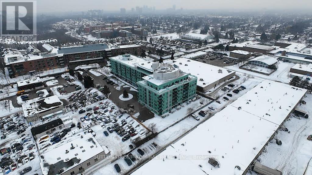 409 - 60 FAIRFAX CRESCENT, Toronto, Ontario