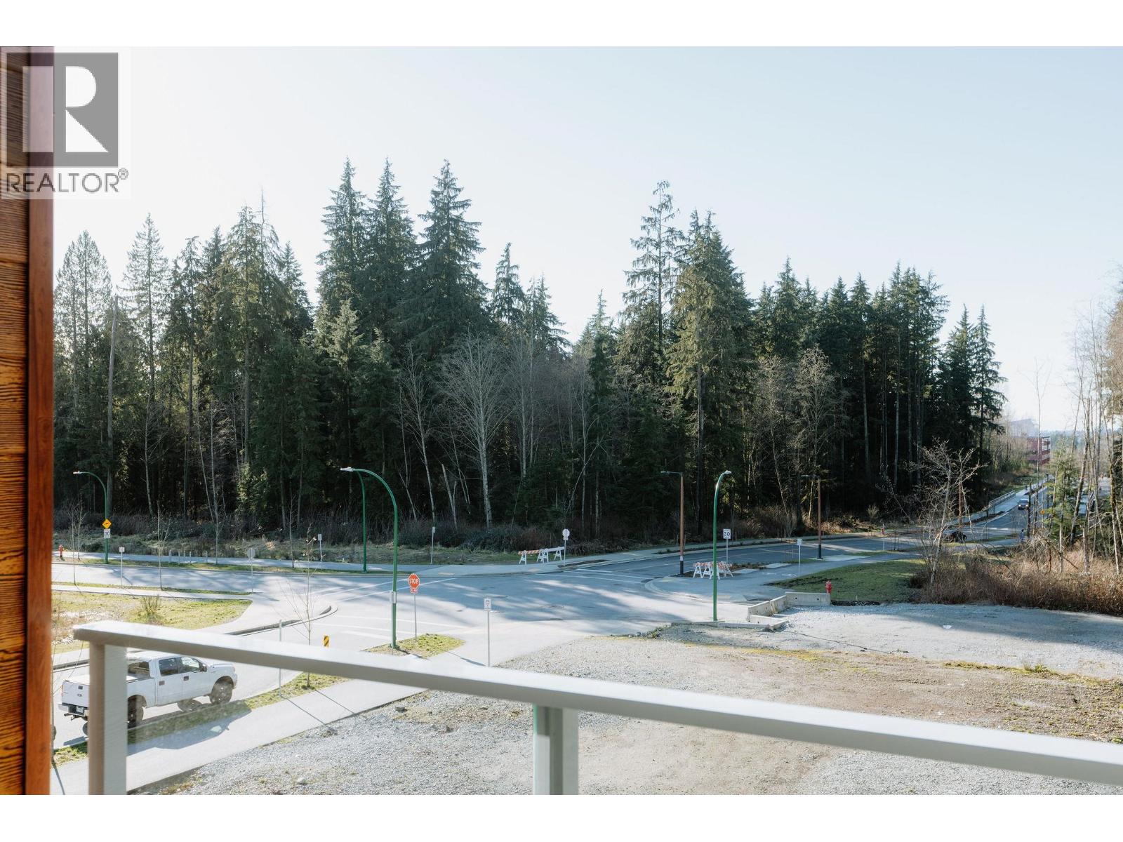 305 3594 Malsum Drive, North Vancouver, British Columbia  V7G 0B4 - Photo 4 - R3089808