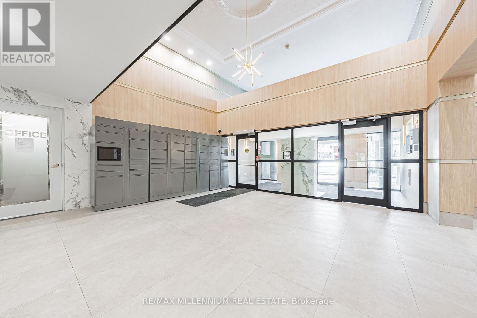 309 - 2160 Lakeshore Road, Burlington, Ontario  L7R 1A1 - Photo 2 - W12799910