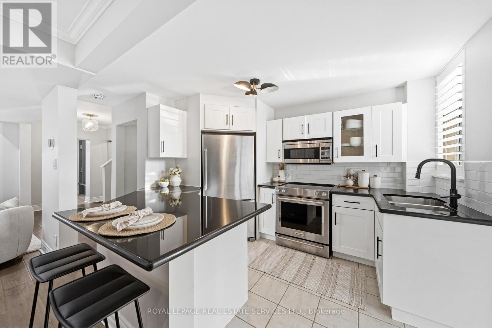 48 Thornhill Avenue, Toronto, Ontario  M6S 4C5 - Photo 16 - W12799948