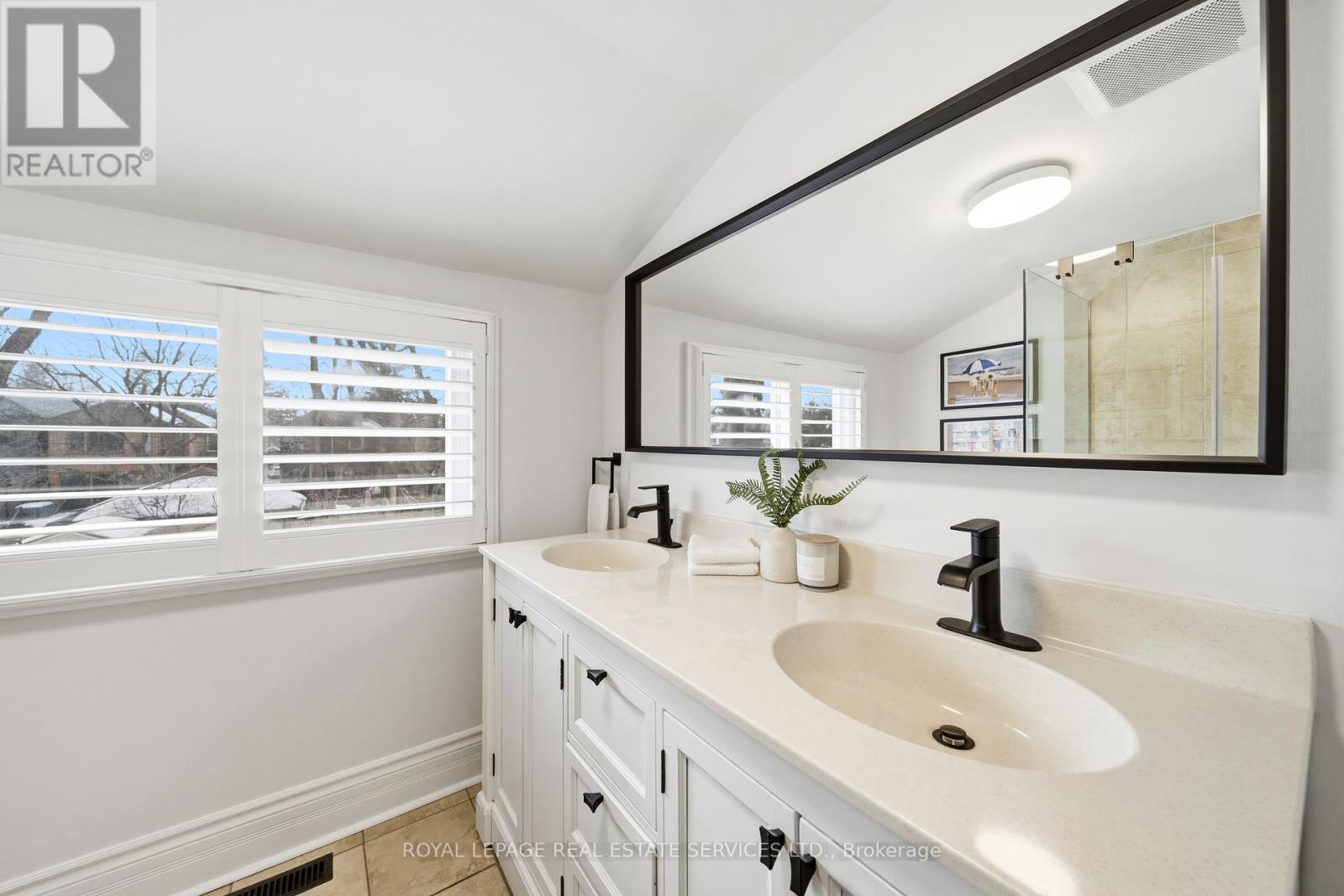 48 Thornhill Avenue, Toronto, Ontario  M6S 4C5 - Photo 28 - W12799948