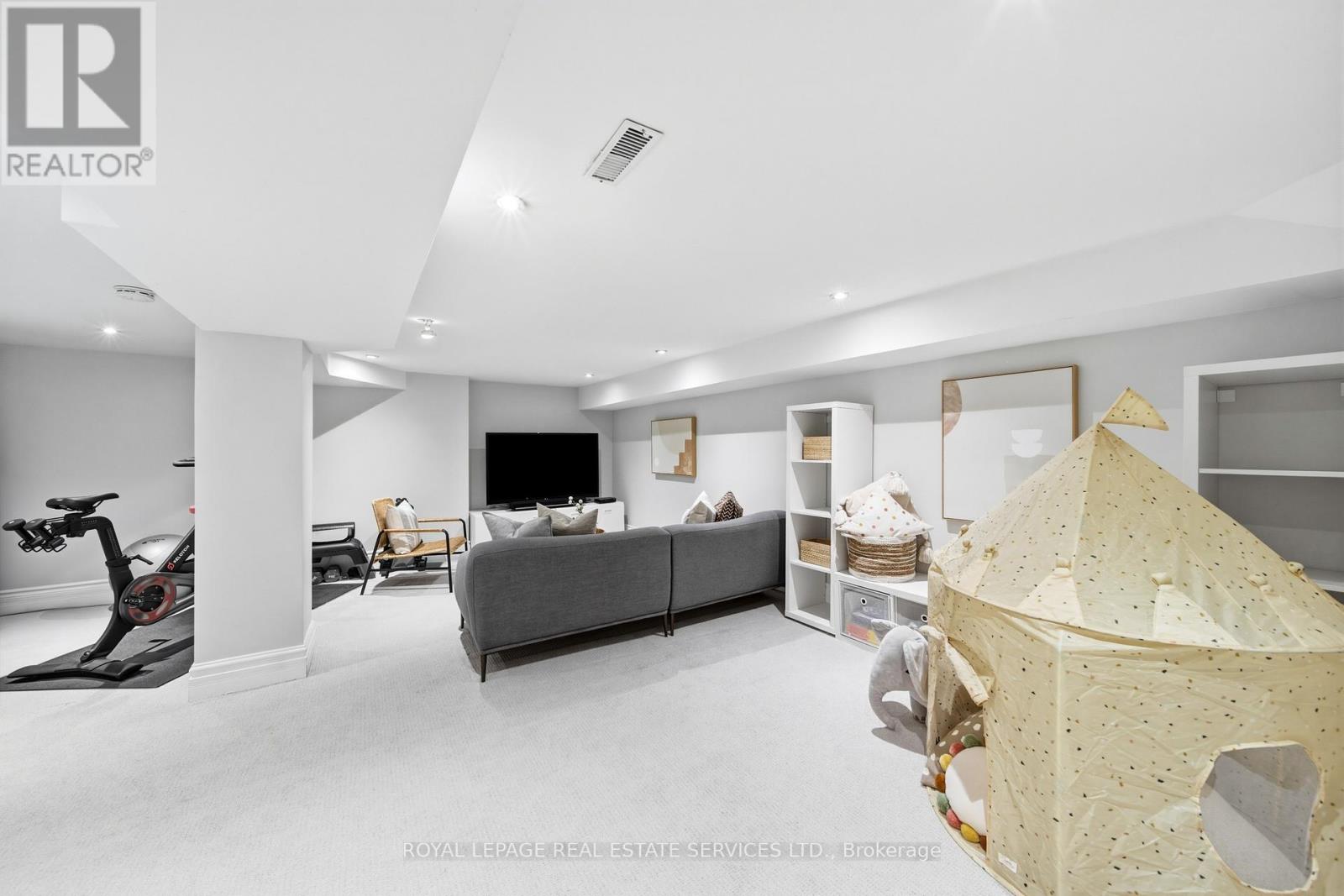 48 Thornhill Avenue, Toronto, Ontario  M6S 4C5 - Photo 36 - W12799948