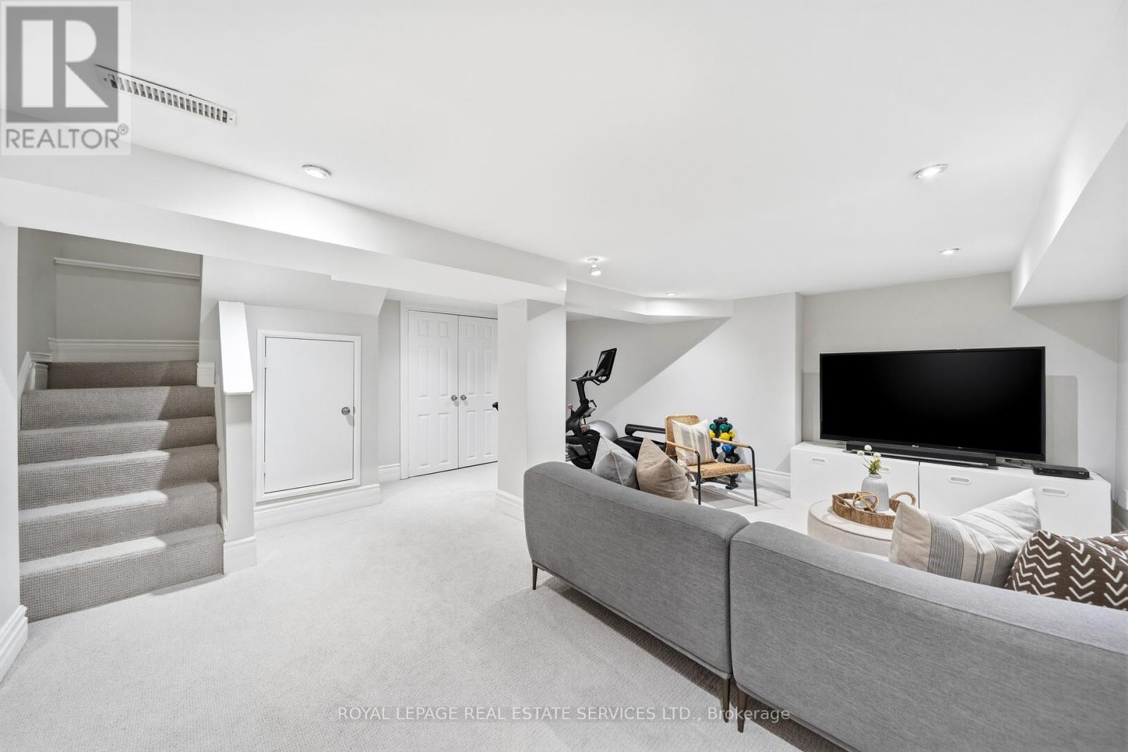 48 Thornhill Avenue, Toronto, Ontario  M6S 4C5 - Photo 37 - W12799948