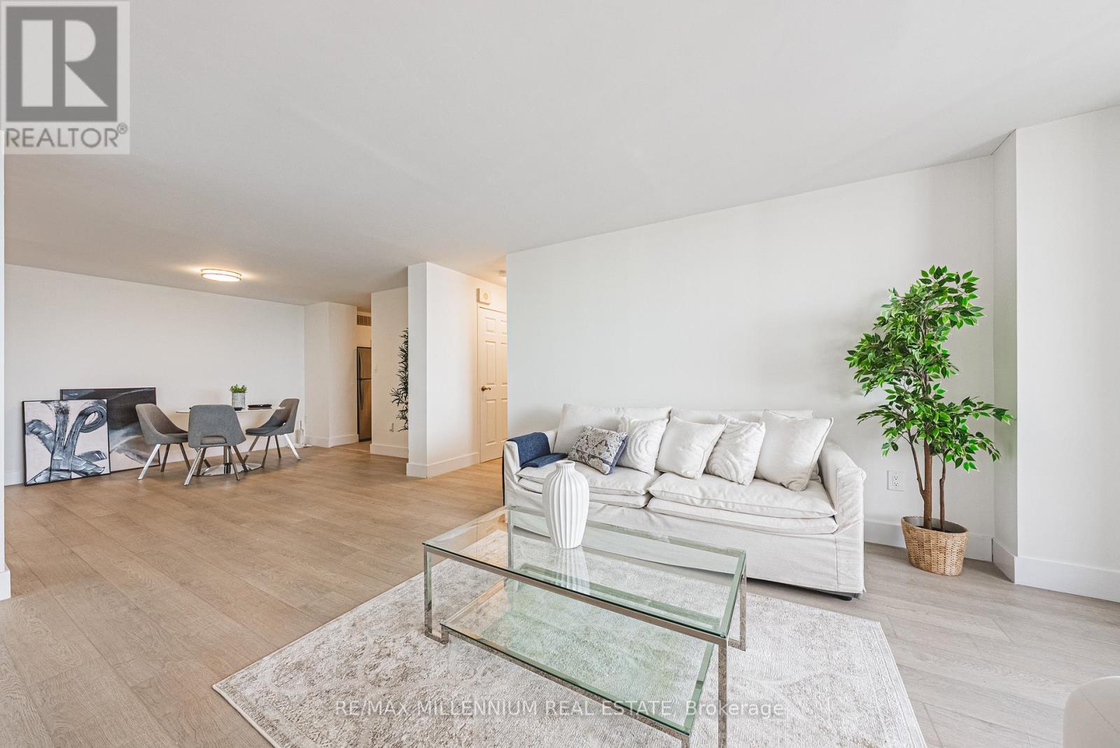 2002 - 2220 Marine Drive, Oakville, Ontario  L6L 5H1 - Photo 4 - W12799952