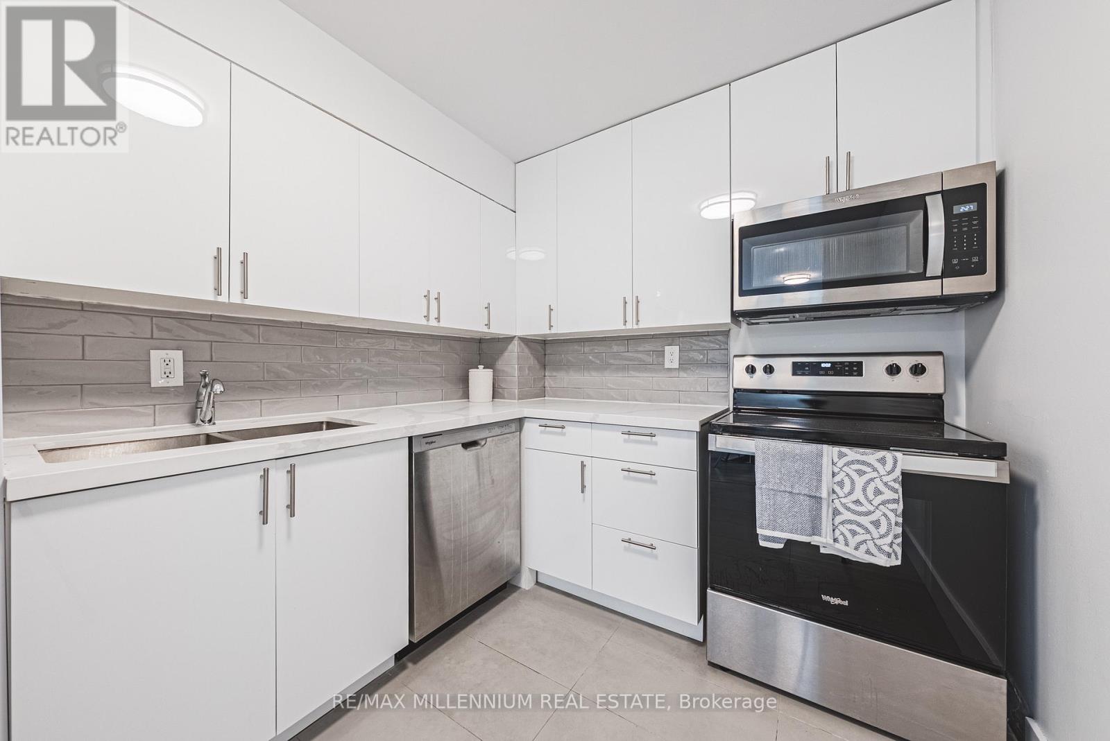 2002 - 2220 Marine Drive, Oakville, Ontario  L6L 5H1 - Photo 8 - W12799952