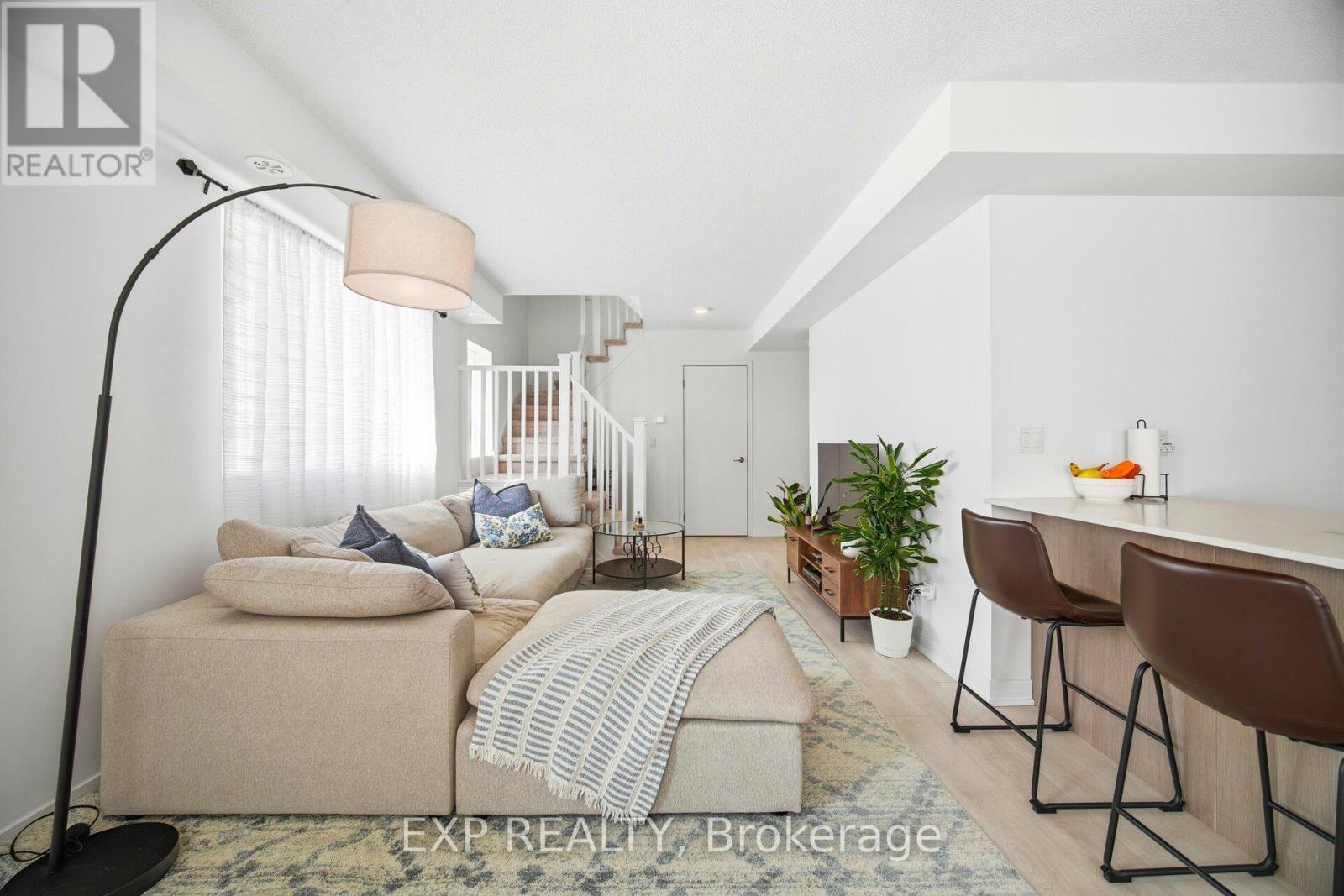 103 - 1135 Cooke Boulevard, Burlington, Ontario  L7T 0C3 - Photo 3 - W12799956