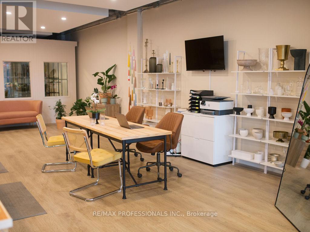 1 - 3261 Dundas Street W, Toronto, Ontario  M6P 2A3 - Photo 3 - W12799962