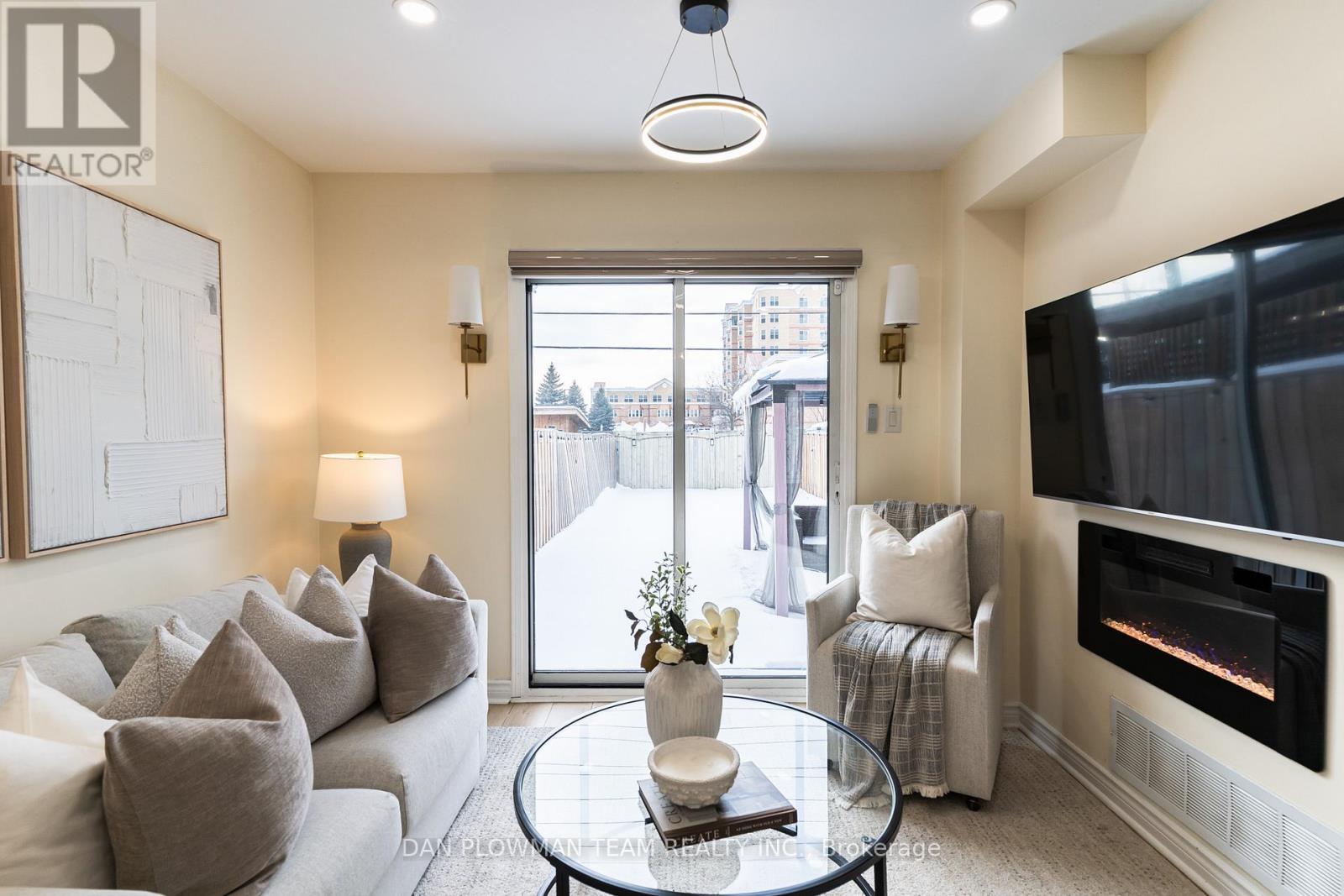 8 Oglevie Drive, Whitby, Ontario  L1R 2Y4 - Photo 14 - E12798968