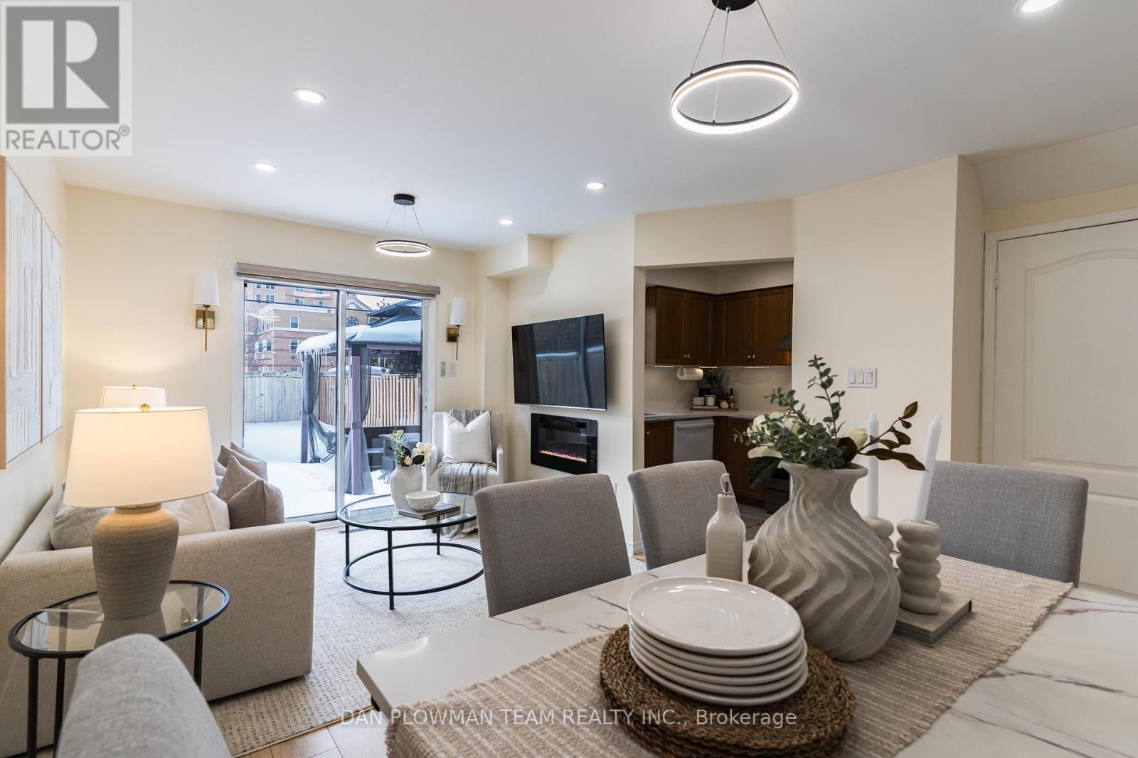 8 Oglevie Drive, Whitby, Ontario  L1R 2Y4 - Photo 12 - E12798968