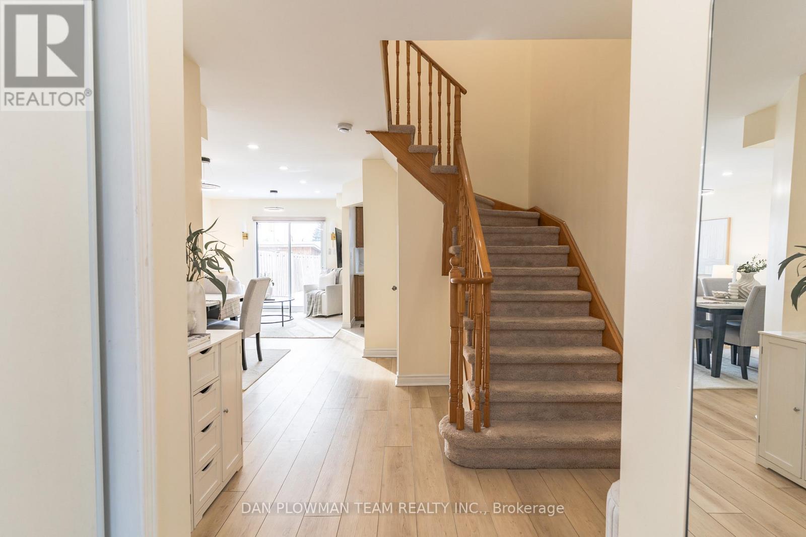 8 Oglevie Drive, Whitby, Ontario  L1R 2Y4 - Photo 7 - E12798968